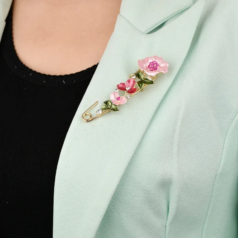 Broche à fleurs élégante pour femmes