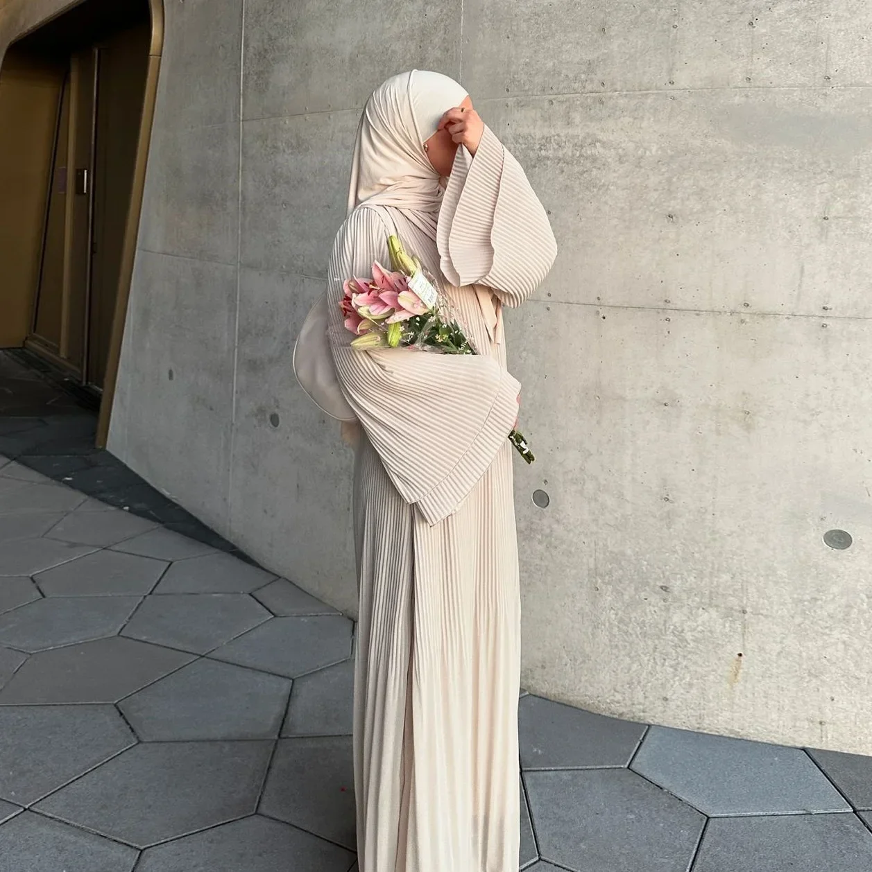 Robe Musulmane Eid à Manches Évasées – Élégance Orientale Moderne