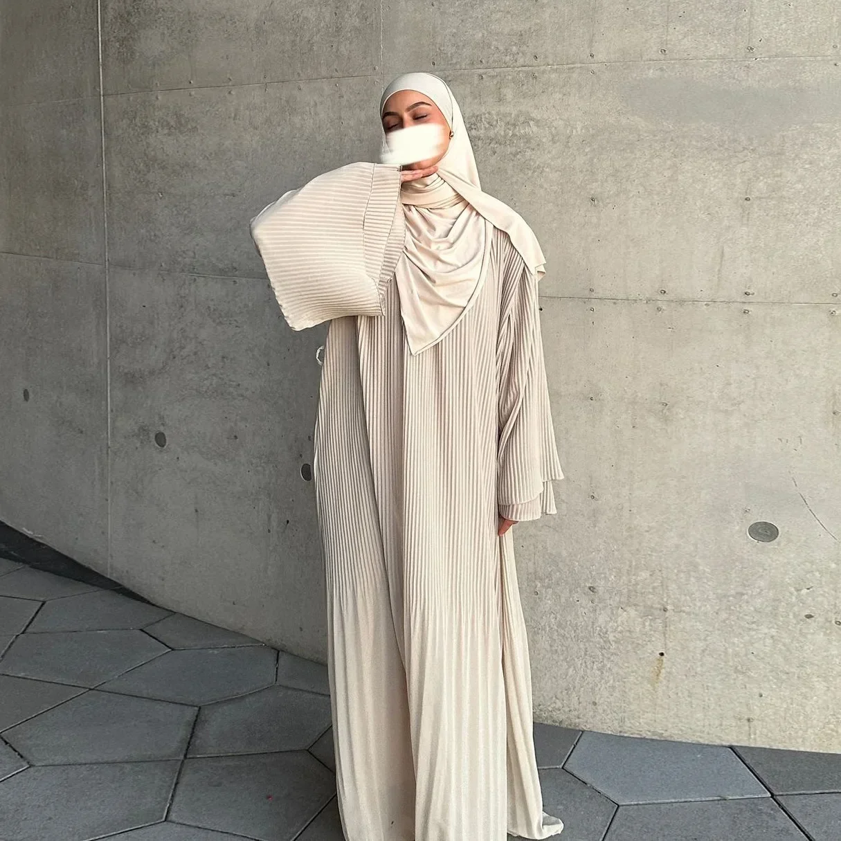 Robe Musulmane Eid à Manches Évasées – Élégance Orientale Moderne
