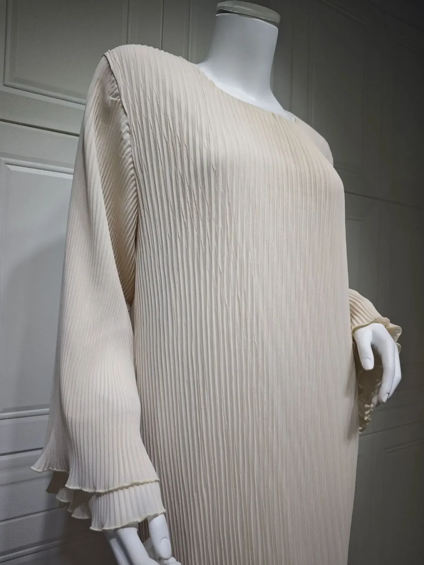 Robe Musulmane Eid à Manches Évasées – Élégance Orientale Moderne