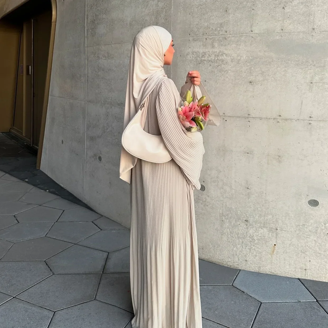 Robe Musulmane Eid à Manches Évasées – Élégance Orientale Moderne