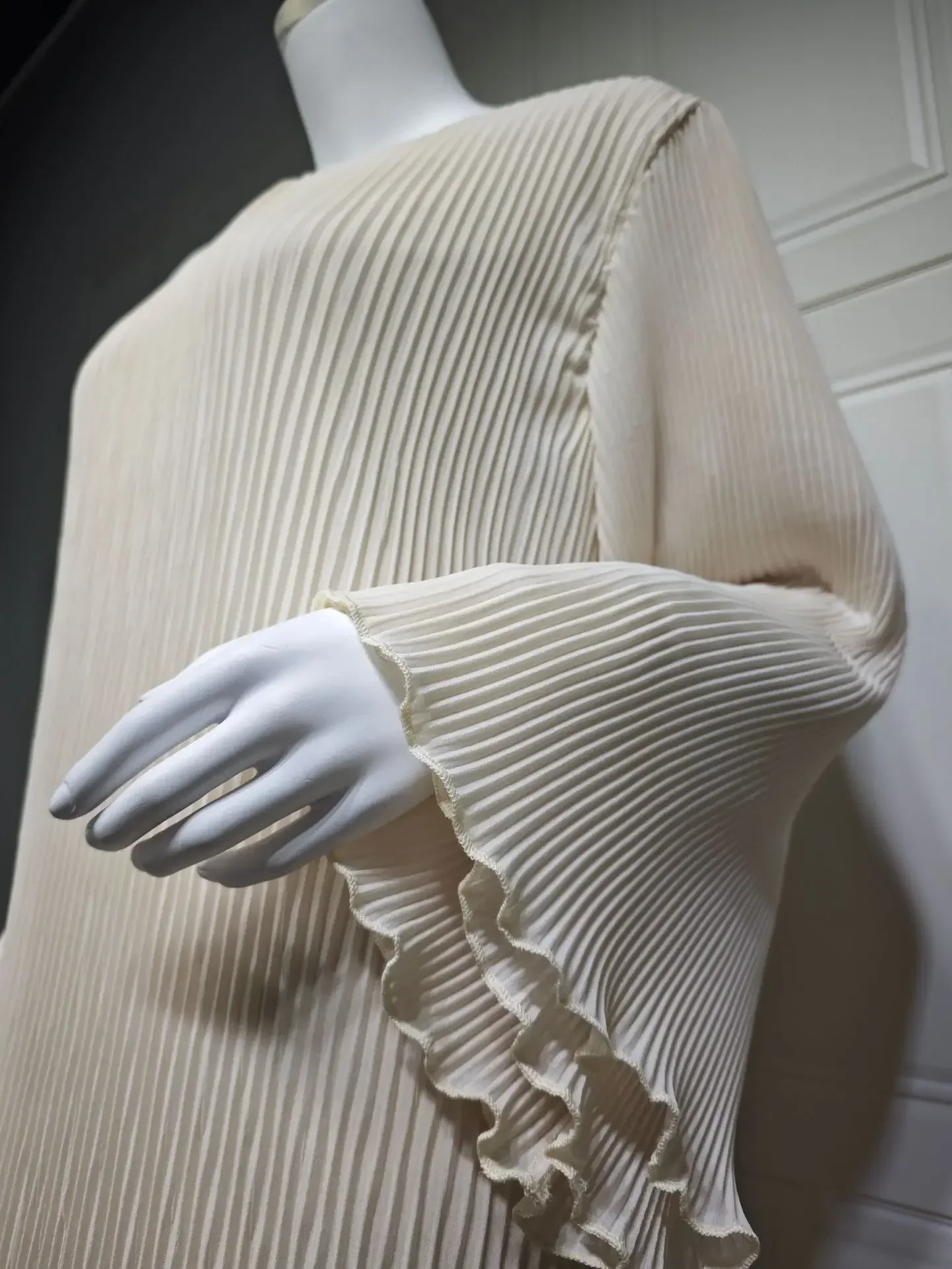 Robe Musulmane Eid à Manches Évasées – Élégance Orientale Moderne