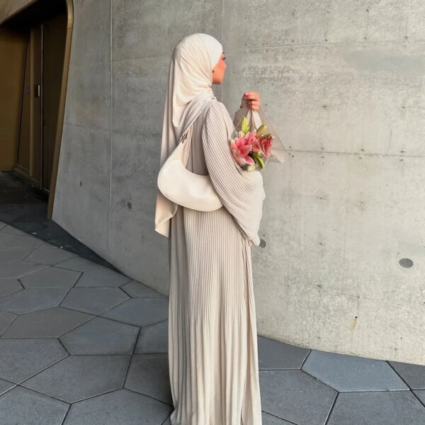 Robe Musulmane Eid à Manches Évasées – Élégance Orientale Moderne – Image 3