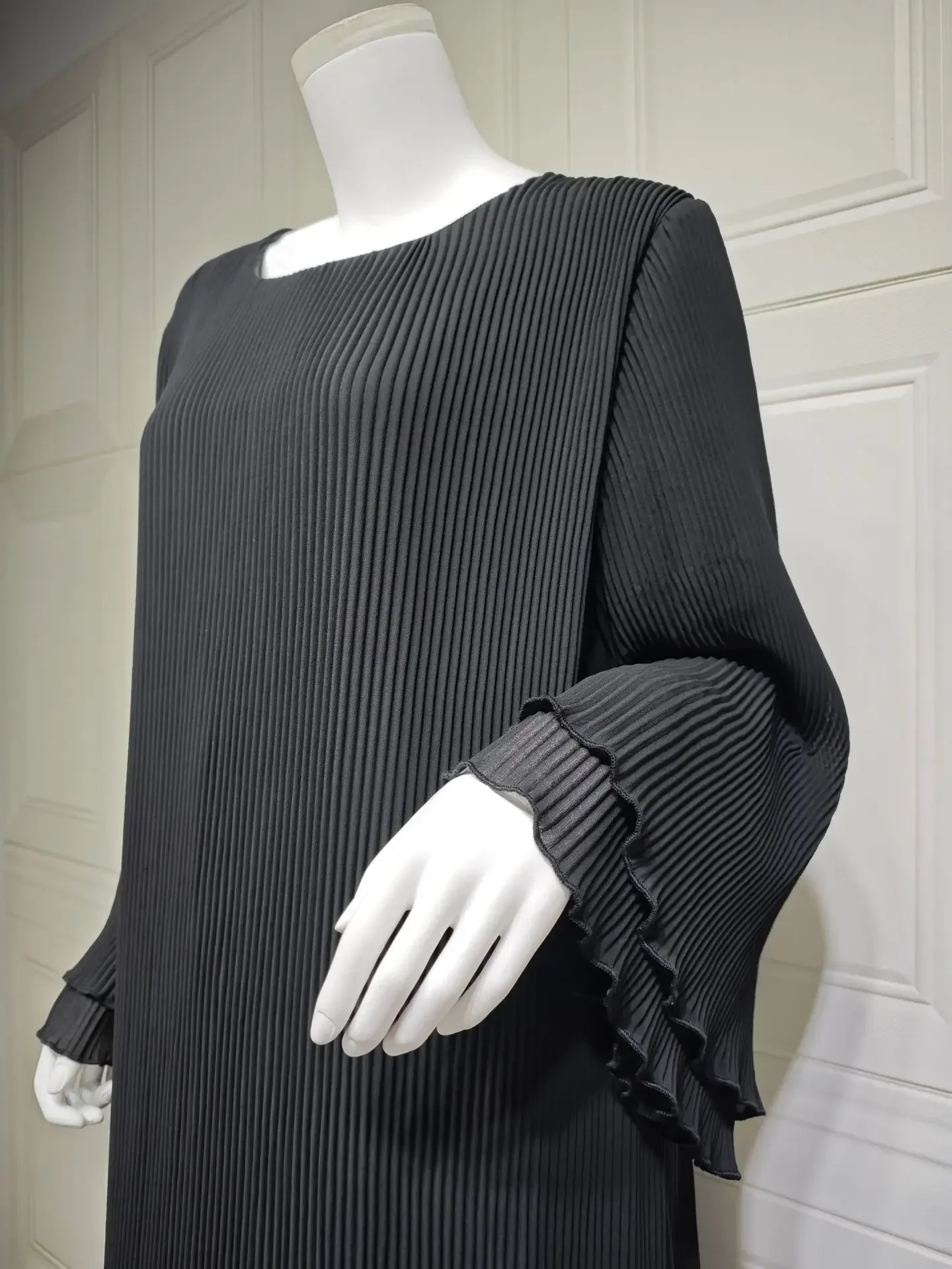Robe Musulmane Eid à Manches Évasées – Élégance Orientale Moderne