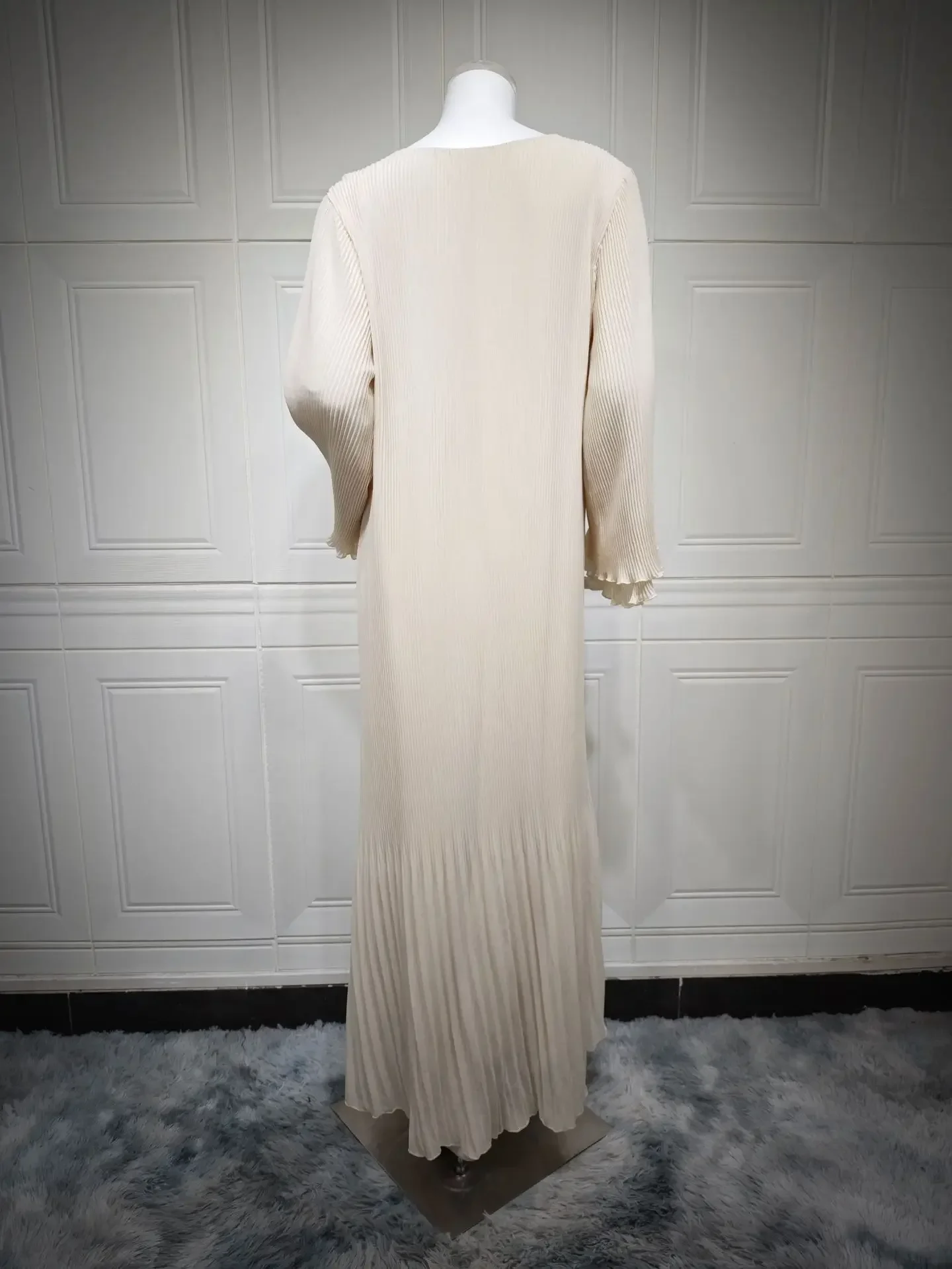 Robe Musulmane Eid à Manches Évasées – Élégance Orientale Moderne