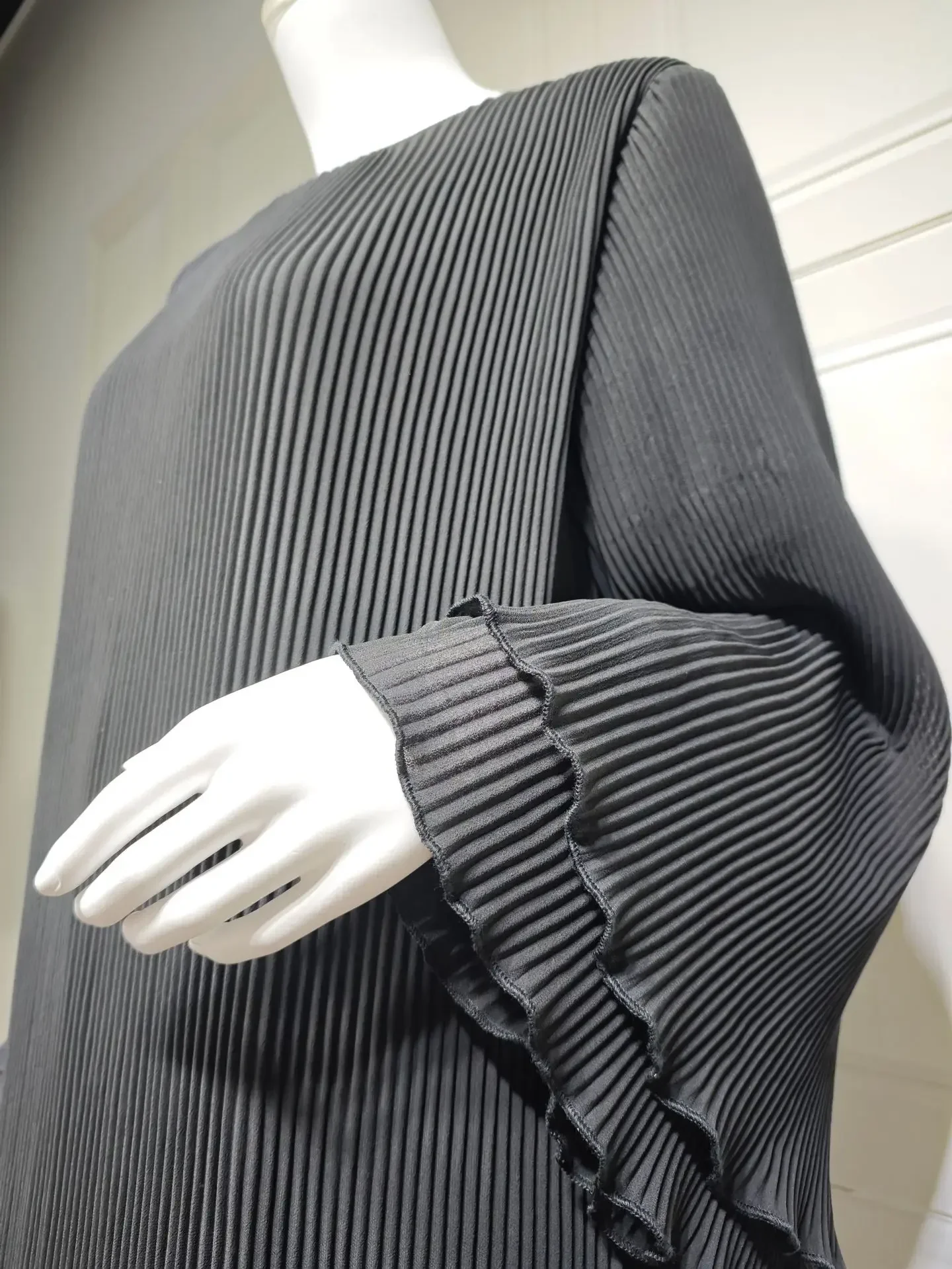 Robe Musulmane Eid à Manches Évasées – Élégance Orientale Moderne