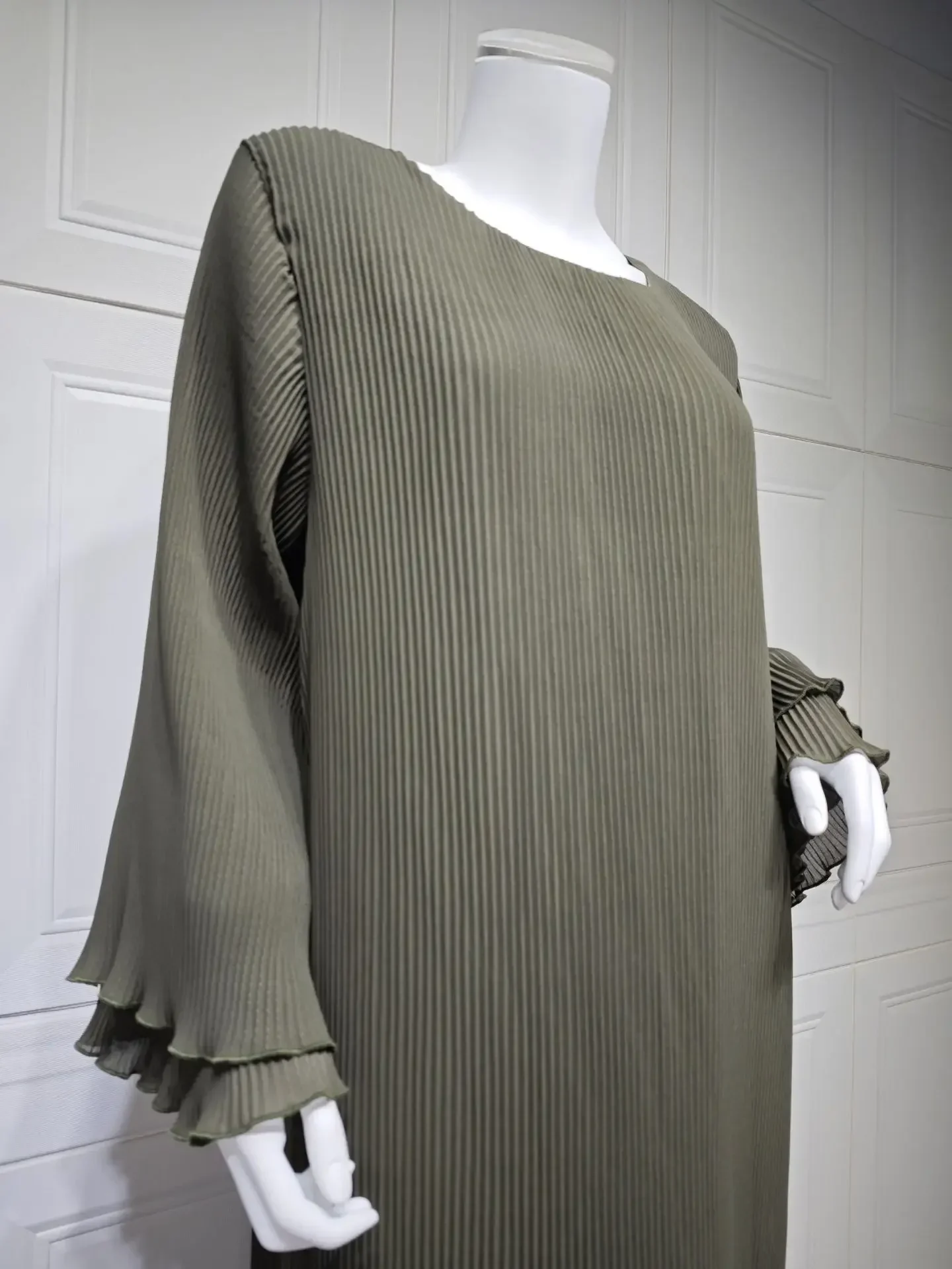 Robe Musulmane Eid à Manches Évasées – Élégance Orientale Moderne