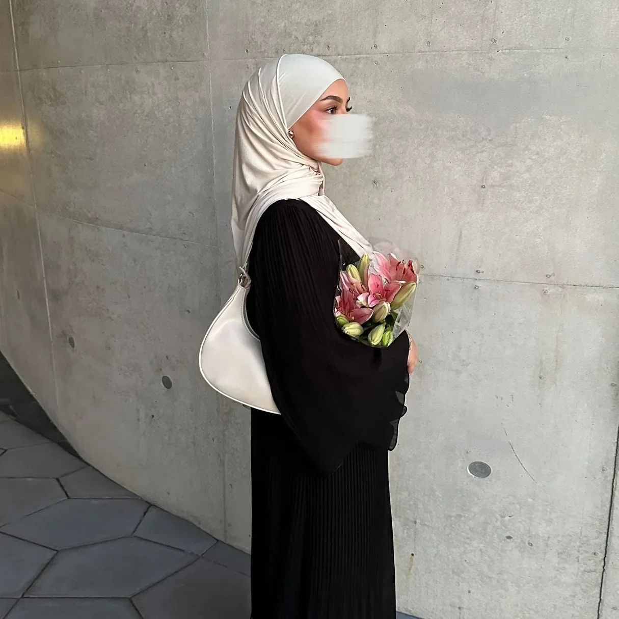 Robe Musulmane Eid à Manches Évasées – Élégance Orientale Moderne