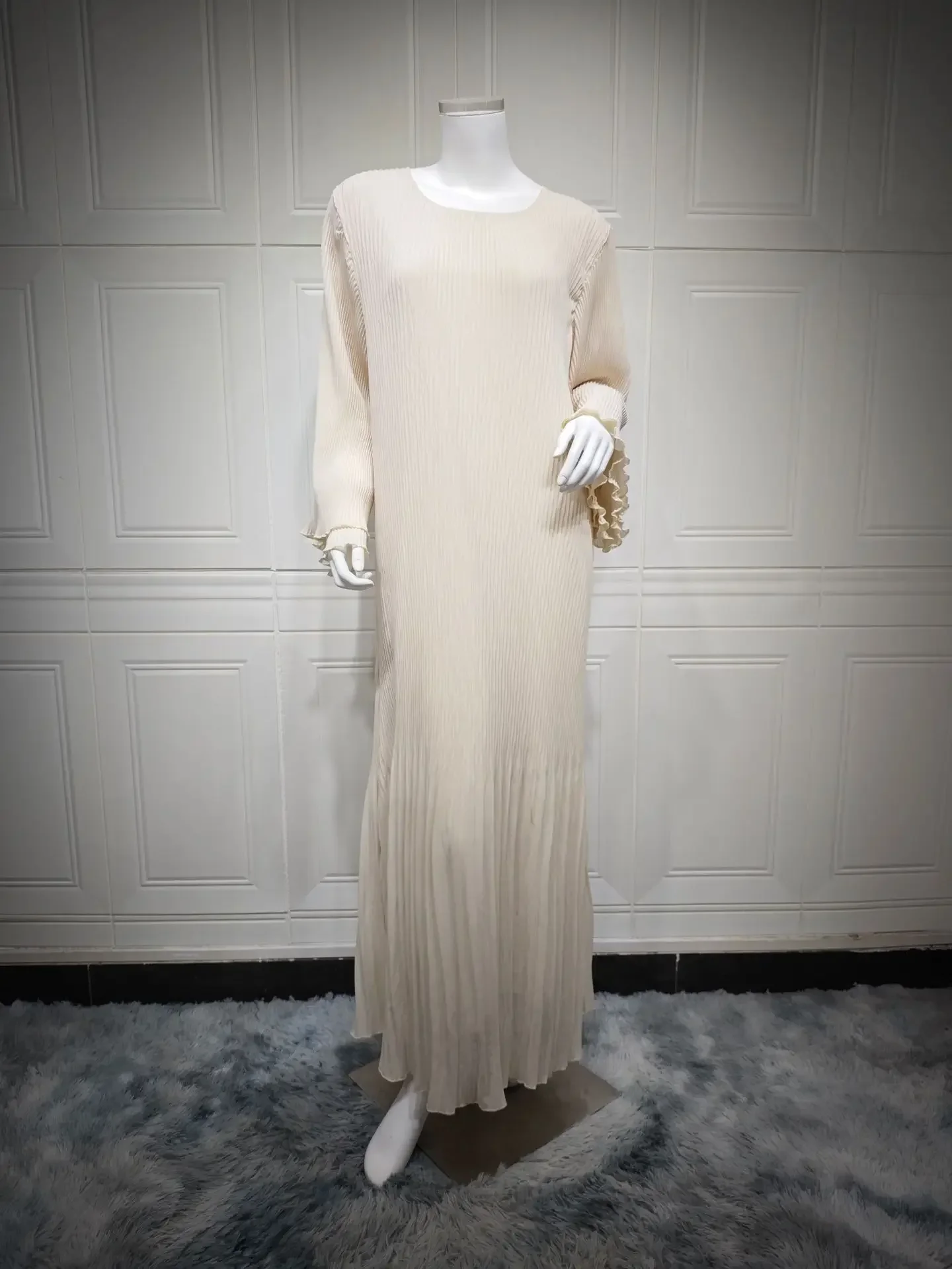 Robe Musulmane Eid à Manches Évasées – Élégance Orientale Moderne