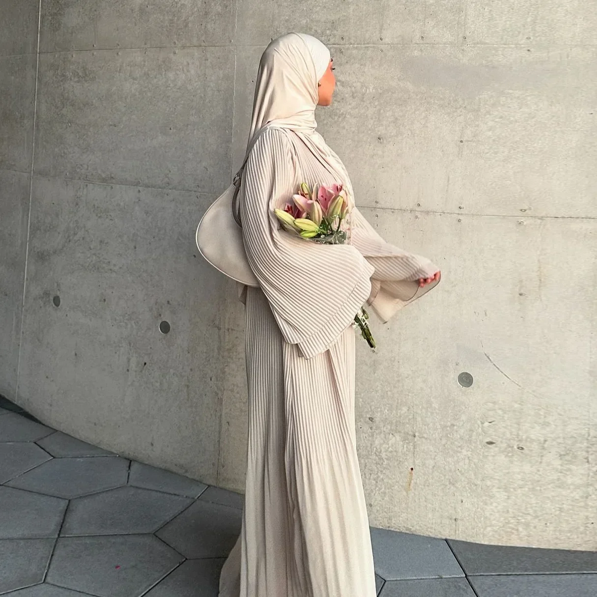 Robe Musulmane Eid à Manches Évasées – Élégance Orientale Moderne