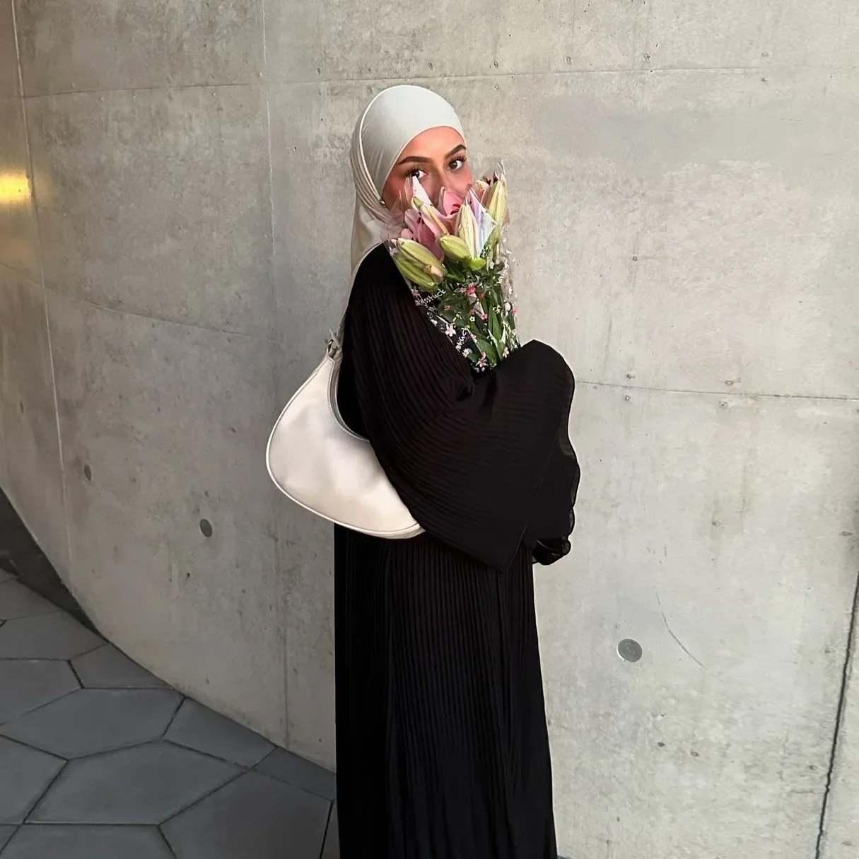 Robe Musulmane Eid à Manches Évasées – Élégance Orientale Moderne