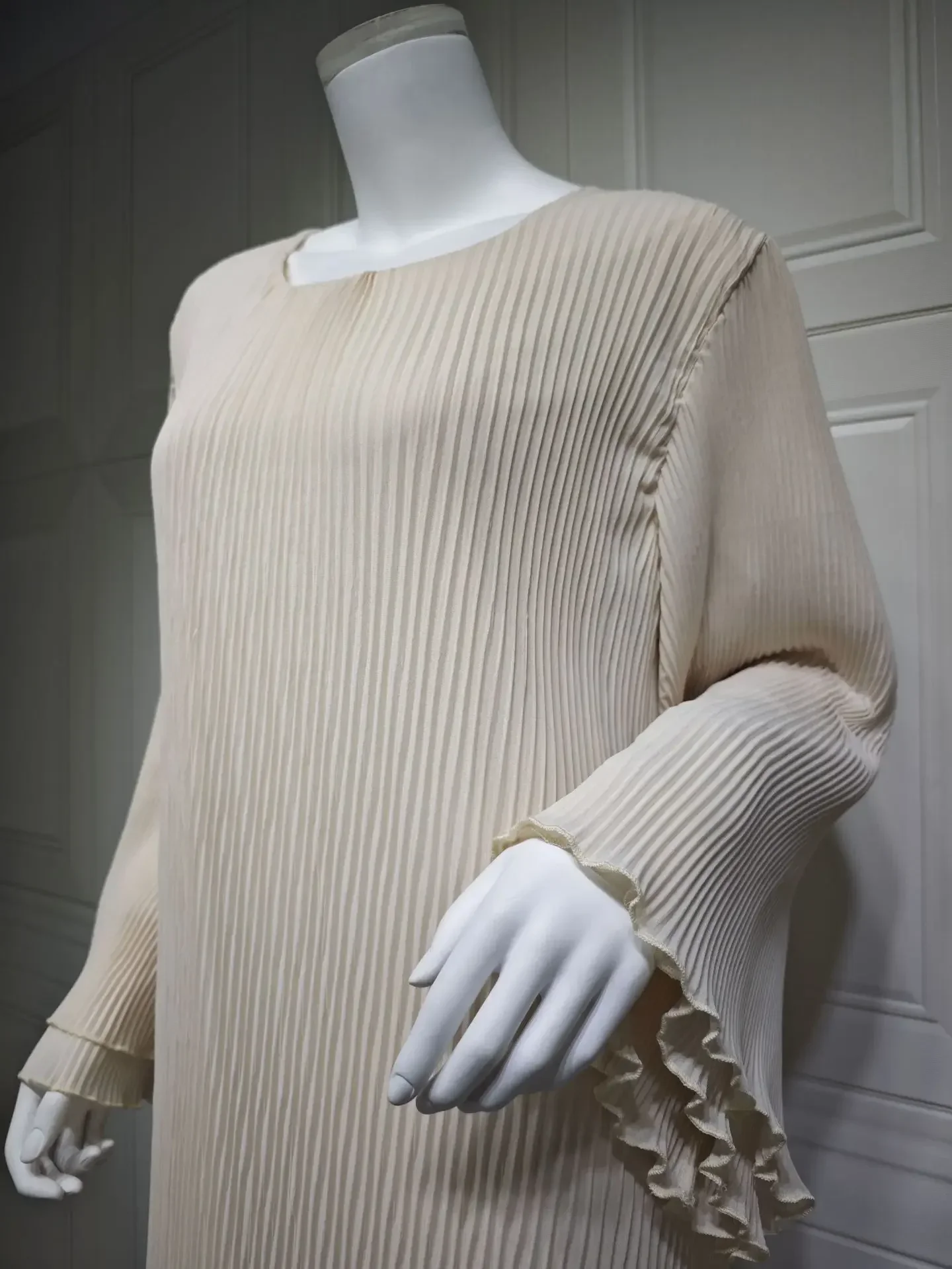 Robe Musulmane Eid à Manches Évasées – Élégance Orientale Moderne
