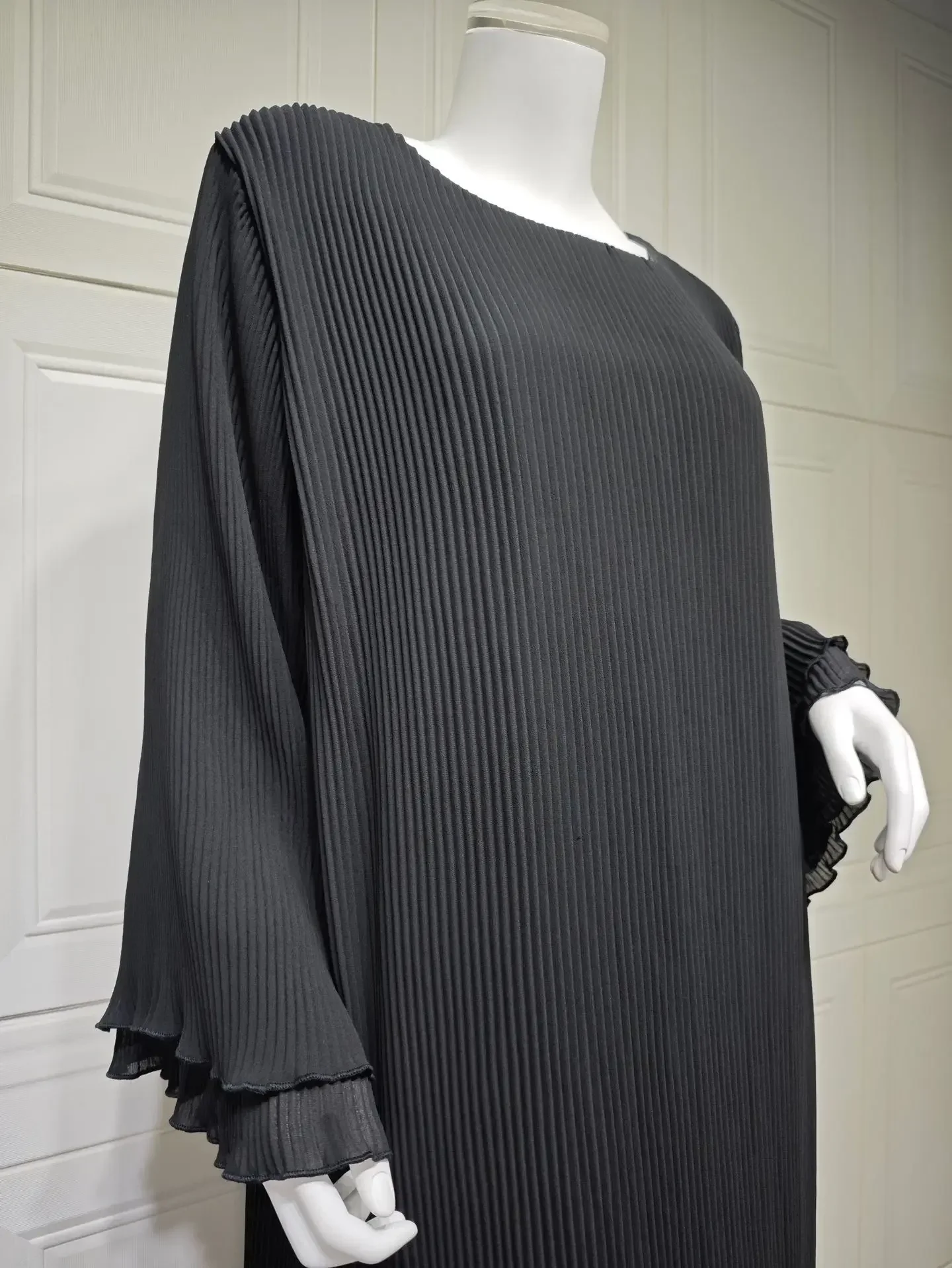Robe Musulmane Eid à Manches Évasées – Élégance Orientale Moderne