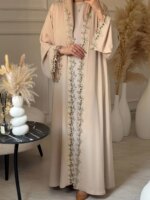 Abaya Beige Brodée Dubaï – Élégance Modeste pour Femme Musulmane – Image 4