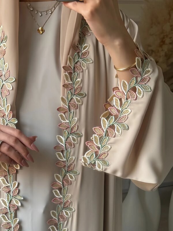 Abaya Beige Brodée Dubaï – Élégance Modeste pour Femme Musulmane – Image 6
