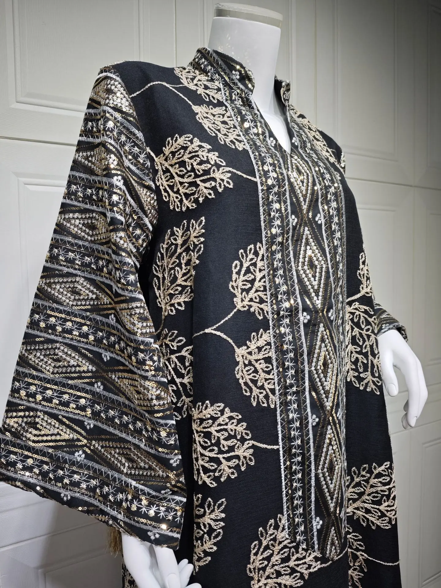 Abaya brodé avec détails dorés