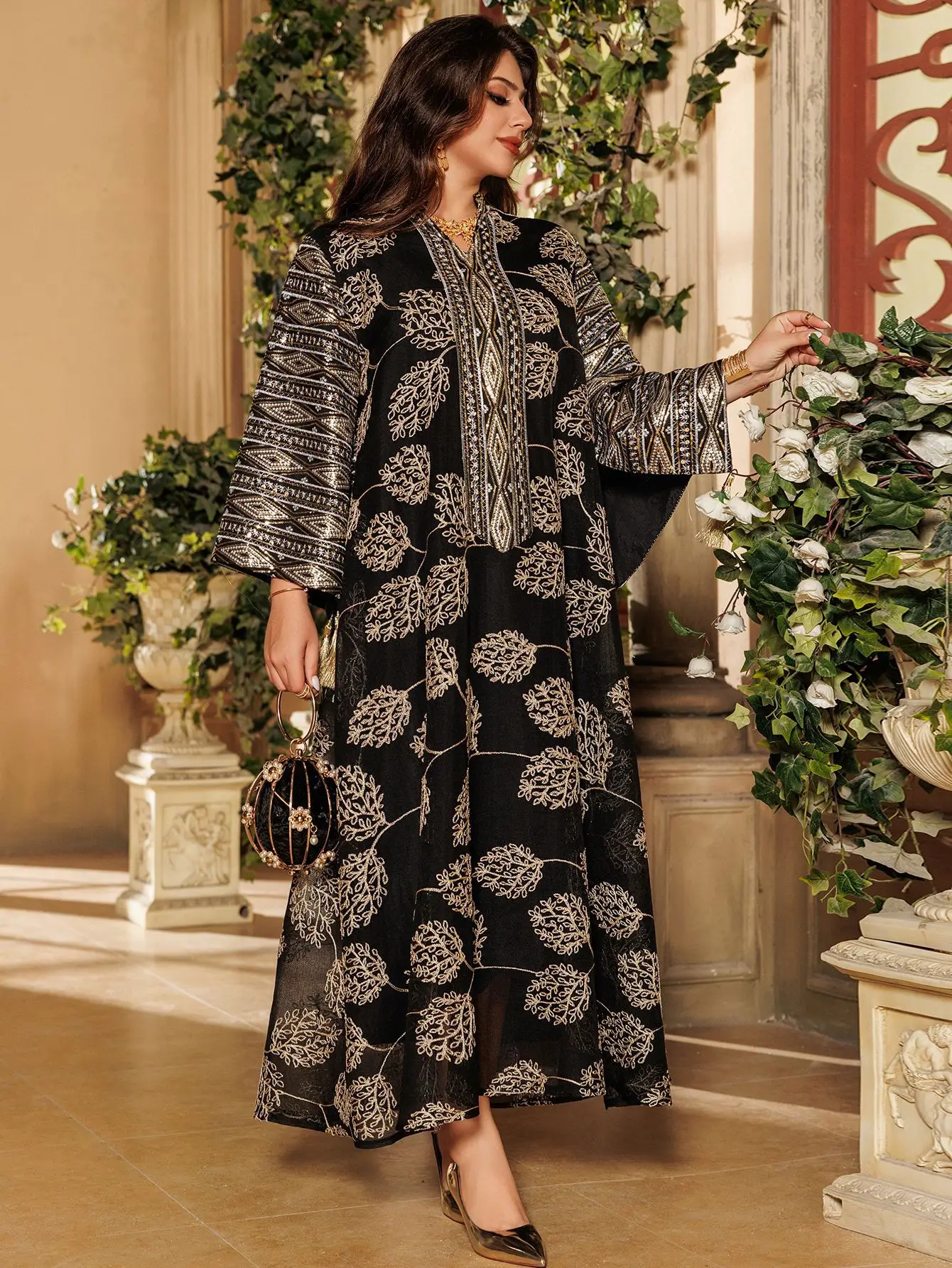 Abaya brodé avec détails dorés