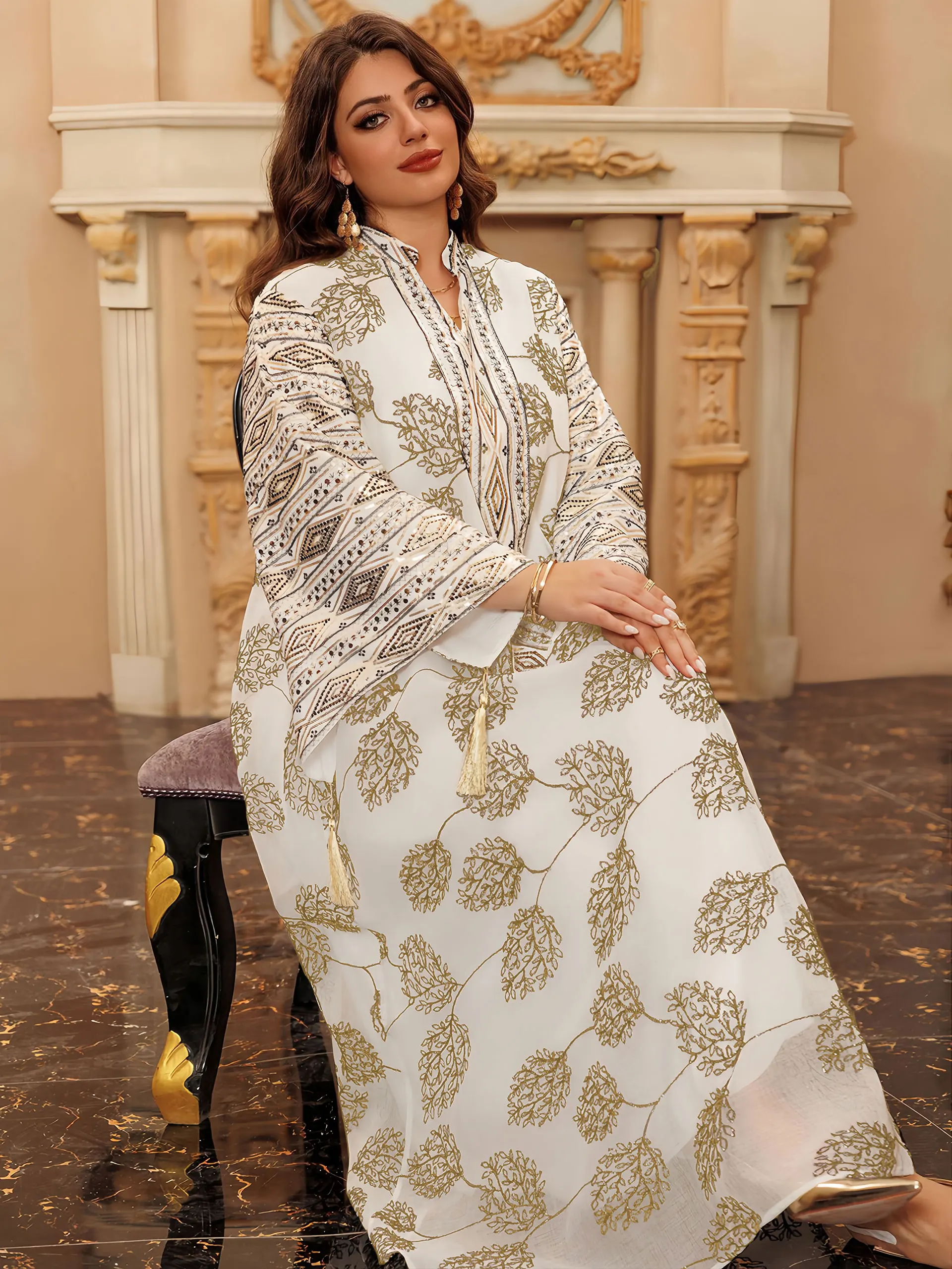 Abaya brodé avec détails dorés