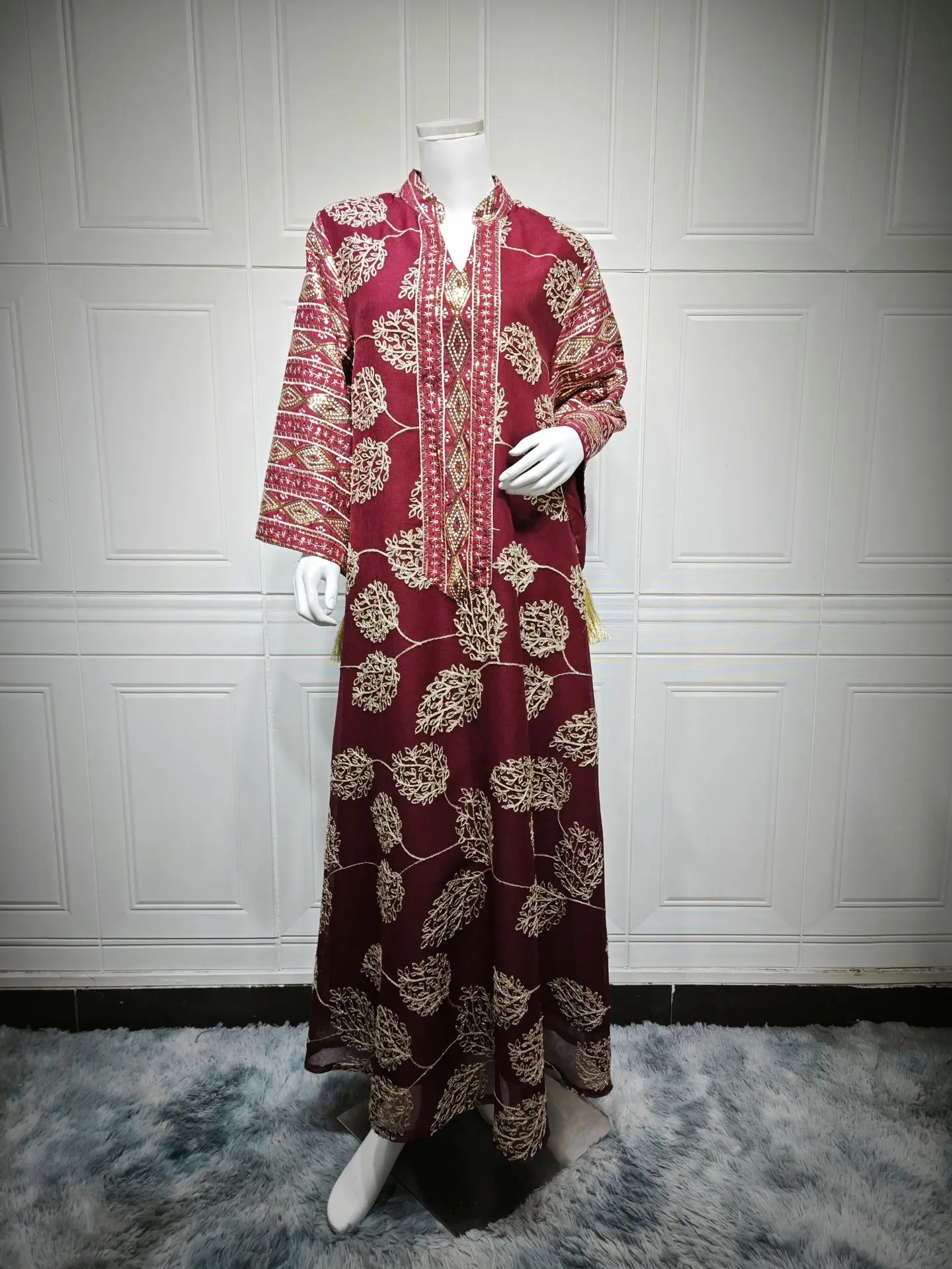 Abaya brodé avec détails dorés