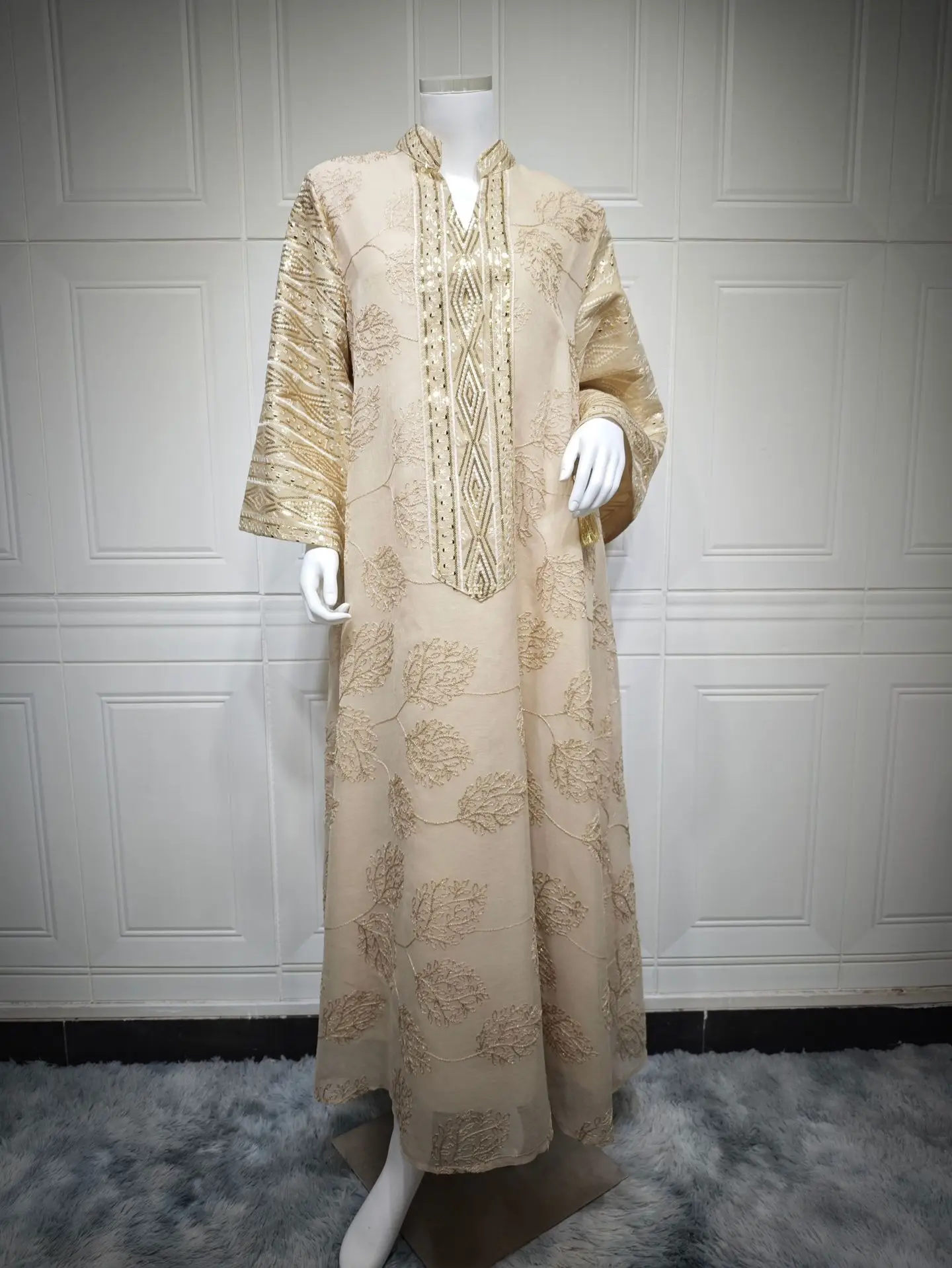 Abaya brodé avec détails dorés