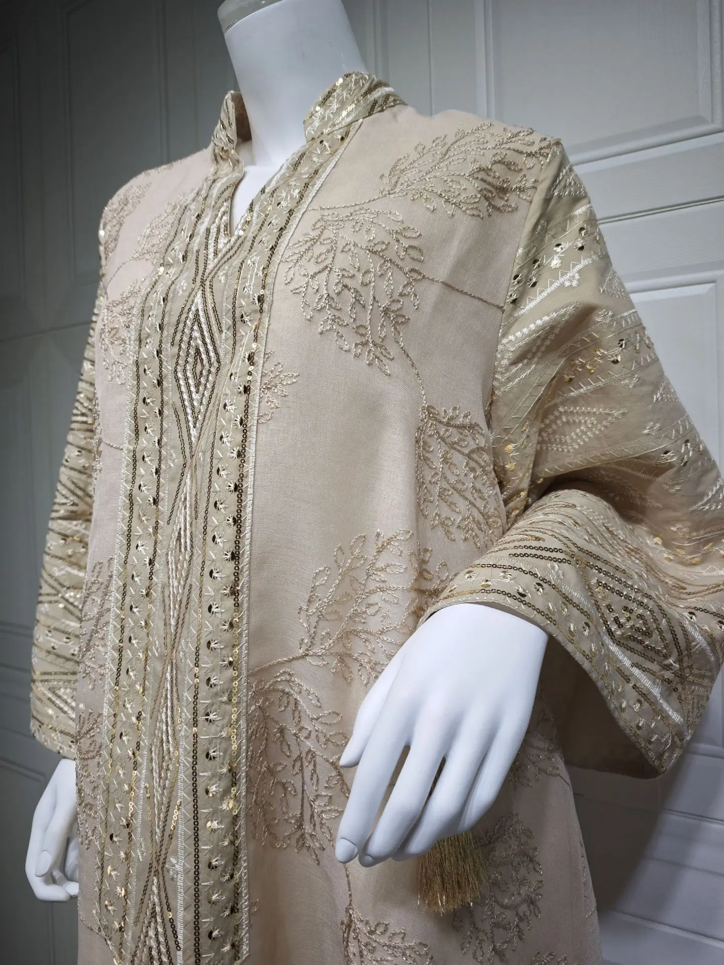 Abaya brodé avec détails dorés
