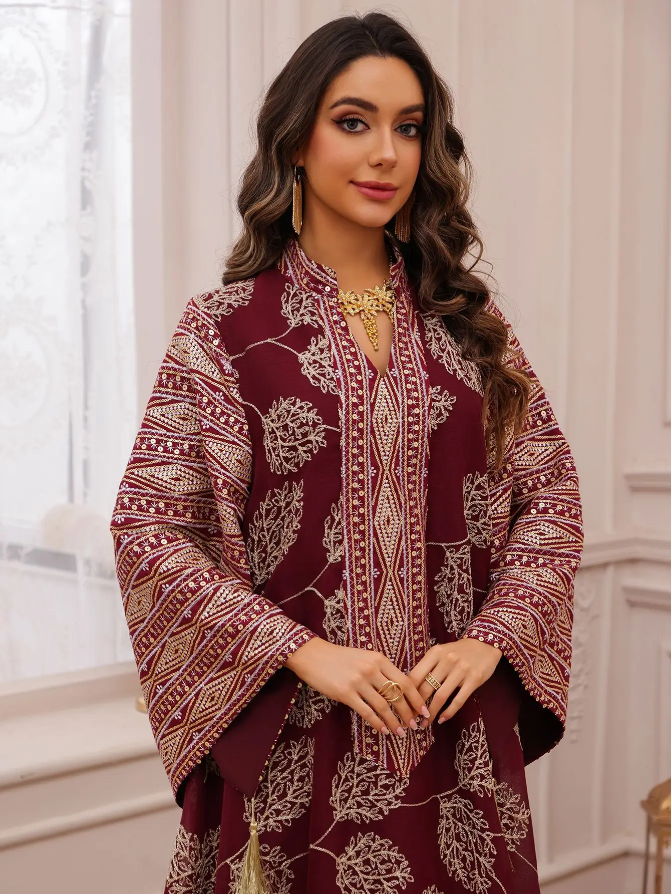Abaya brodé avec détails dorés