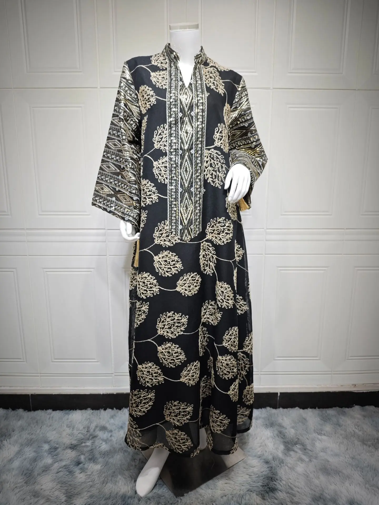 Abaya brodé avec détails dorés