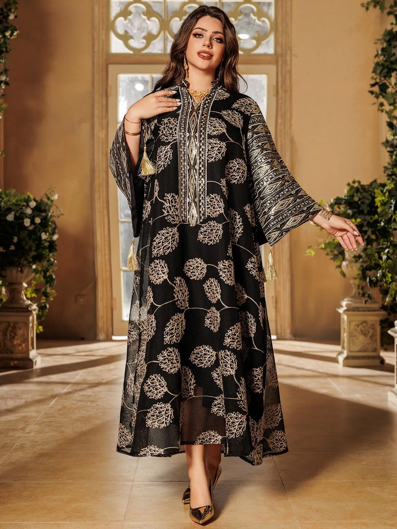 Abaya brodé avec détails dorés