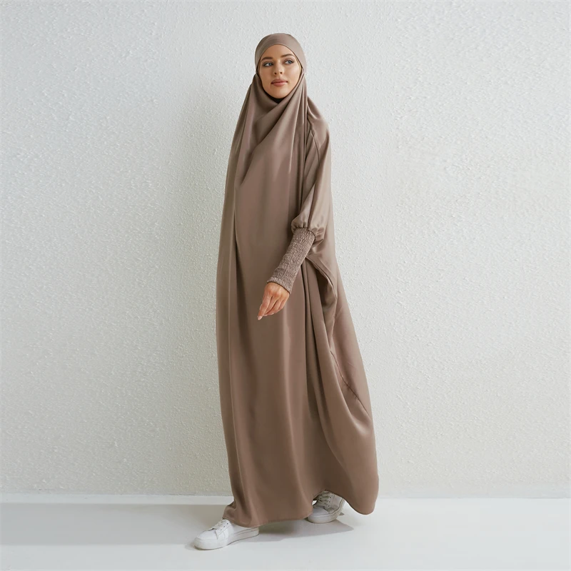 Abaya à capuche manches smockées dubaï saoudien