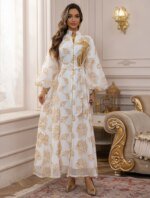 Abaya Base blanche, brodée florale dorée avec ceinture à la taille – Image 3
