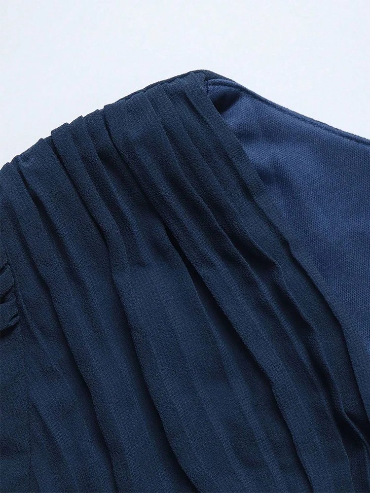 Robes monochromes à col en V,, ceinture ornée Robes monochromes à col en V,, ceinture ornée