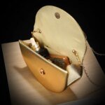 Sac demi-lune brillant – sac de soirée tendance à chaîne métal – Image 5