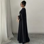 Abaya Modeste Élégante de Dubaï avec Hijab – Luxe Islamique Femme pour Ramadan & Eid – Image 7