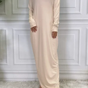 Abaya élégante avec hijab assorti, légère et confortable. Idéale Ramadan, Eid ou quotidien