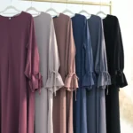 Abaya unie élégante pour femme musulmane, idéale Ramadan et Eid. Coupe longue fluide, tissu confortable et opaque pour un style chic. – Image 6