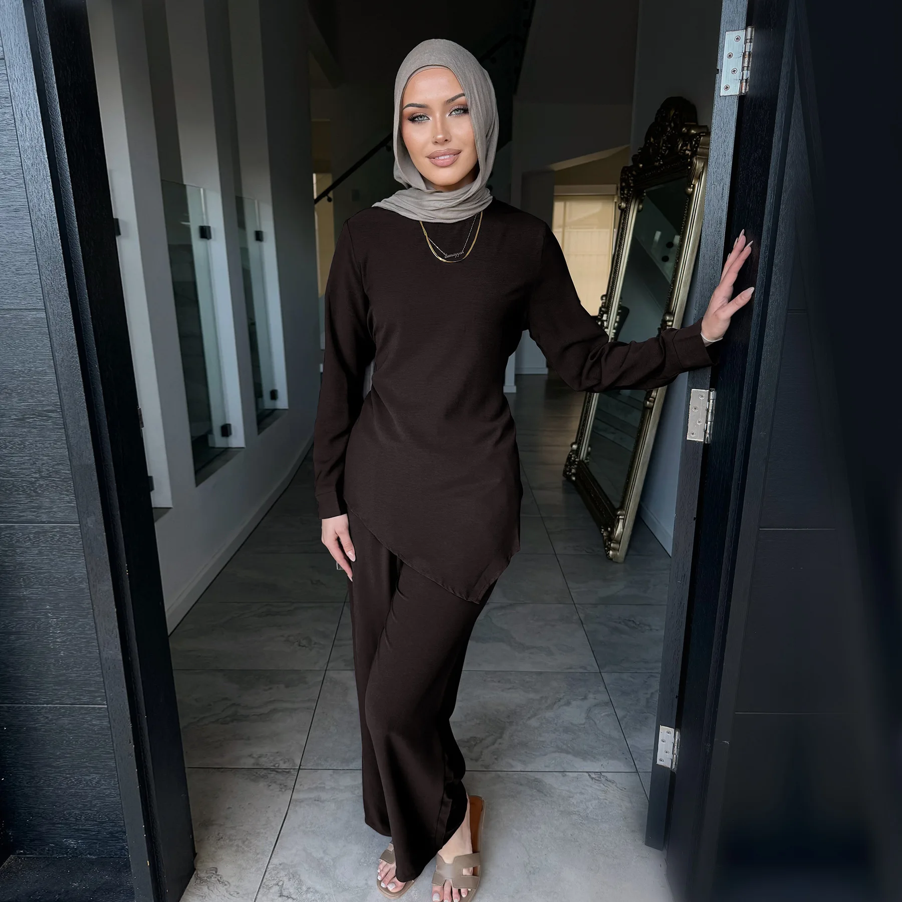 Tenue café uniquement