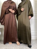 Abaya satin élégante avec hijab assorti pour femme musulmane – pudeur et luxe Aylinejab – Image 3