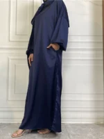 Abaya satin élégante avec hijab assorti pour femme musulmane – pudeur et luxe Aylinejab – Image 5