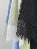 Abaya kimono en dentelle ouverte avec hijab pour femme musulmane luxe et pudeur – Image 5