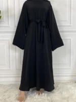 Abaya caftan légère et élégante pour femme musulmane. Tissu fluide, confort optimal et style raffiné pour un quotidien modeste et agréable en été. – Image 4