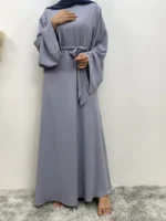 Abaya caftan légère et élégante pour femme musulmane. Tissu fluide, confort optimal et style raffiné pour un quotidien modeste et agréable en été. – Image 12