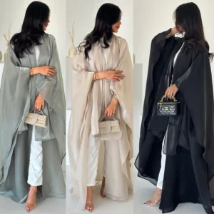 Abaya satin luxe avec hijab style jilbab femme musulmane élégance pudeur