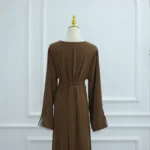 Abaya raffinée avec dentelle et ceinture élégante – Image 9